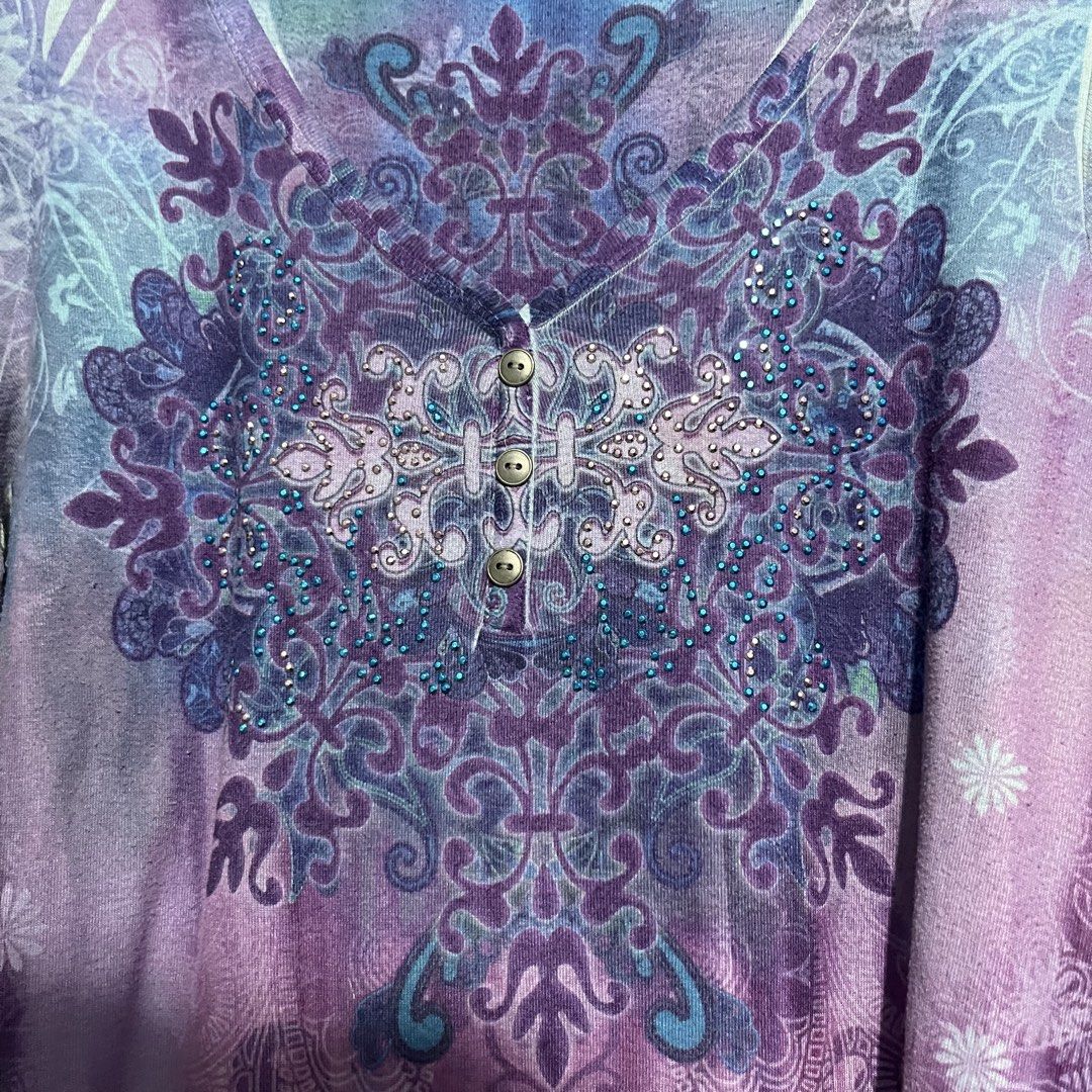 Y2K APT.9 Beaded paisley print (Category: Others Tops) located in Calauan. Submitted by randomthrift.womens (Listing ID 1466354038, Image 2). Description: .