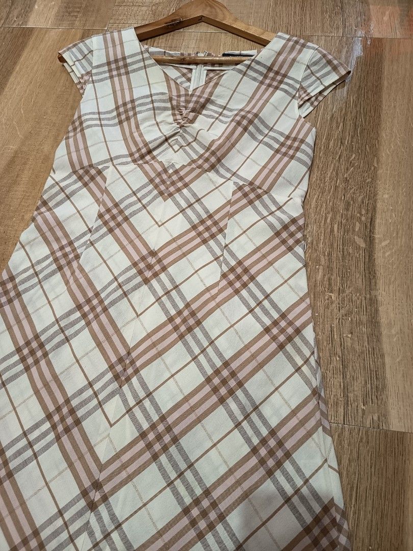 Y2K AUTHENTIC BURBERRY JAPAN DRESS (Category: Dresses) located in Rizal. Submitted by joy_whisky (Listing ID 1466440219, Image 2). Description: Authentic Japan Burberry Dress like new.