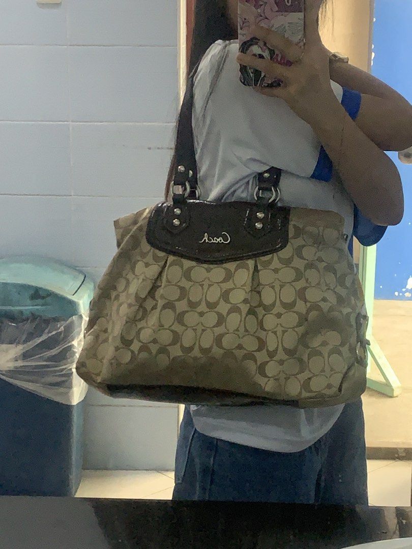Y2k Coach Ashley (Category: Tote Bags) located in Rizal. Submitted by belle.brie (Listing ID 1466508676, Image 2). Description: Minimal sign of use only dm if interested .