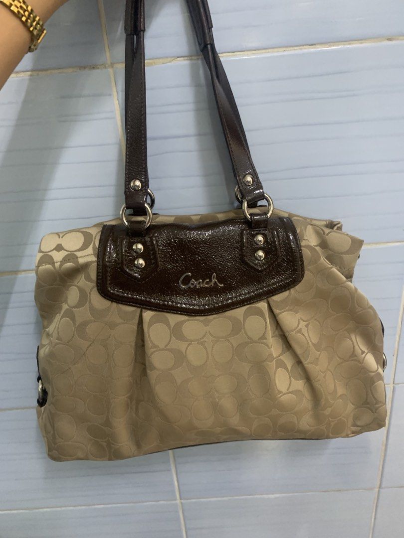 Y2k Coach Ashley (Category: Tote Bags) located in Rizal. Submitted by belle.brie (Listing ID 1466508676, Image 3). Description: Minimal sign of use only dm if interested .