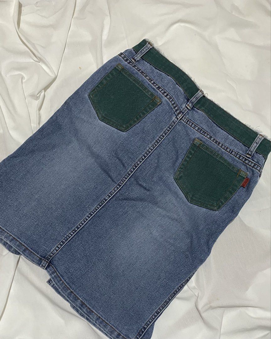 Y2K DECONSTRUCTED DENIM SLIT SKIRT (Category: Skirts) located in Pasig City. Submitted by thriftbycelle (Listing ID 1466398207, Image 3). Description: features a front slit, a raw-edge frayed waist, and a forest green contrast inner waistband with snap button detailing. heavy 100% cotton construction for that structured Y2K fit. 𐙚 Brand: Relaxed Jeans 𐙚 Size: Tagged Medium (M) — DM for flat waist & length measurements! 𐙚 Condition: 9/10 (clean