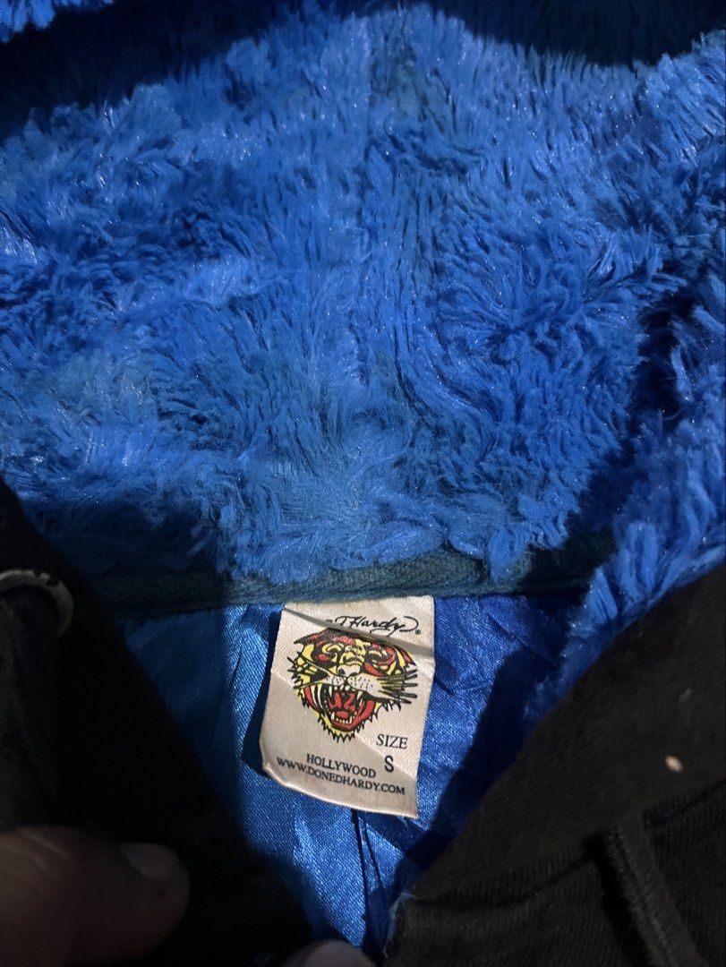 Y2k Ed hardy (Category: Coats, Jackets and Outerwear) located in Valencia. Submitted by hunterxthrifter (Listing ID 1466526528, Image 2). Description: inch? y2k ed hardy size xs to small laser print no issue color rate 9/10 .