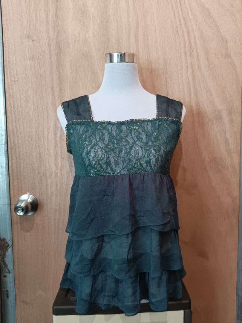 Y2k fairy style top (Category: Sleeveless) located in Davao. Submitted by mln-boutique (Listing ID 1466520303, Image 1). Description: size - m good condition mesh / sequins.