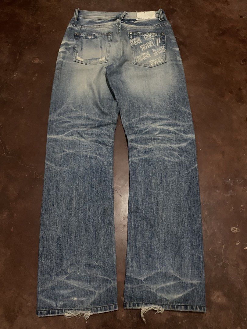 Y2k JB Distressed Light~Wash Straight Cut (Category: Jeans) located in Malita. Submitted by ronnyboi (Listing ID 1466563470, Image 1). Description: W:30 L:43 T:12 H:9 Mine:350.
