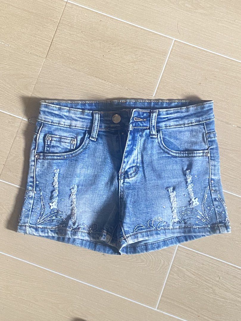 Y2k lowrise shorts (Category: Shorts) located in Maramag. Submitted by 88forke (Listing ID 1466400041, Image 1). Description: Y2k lowrise shorts short.