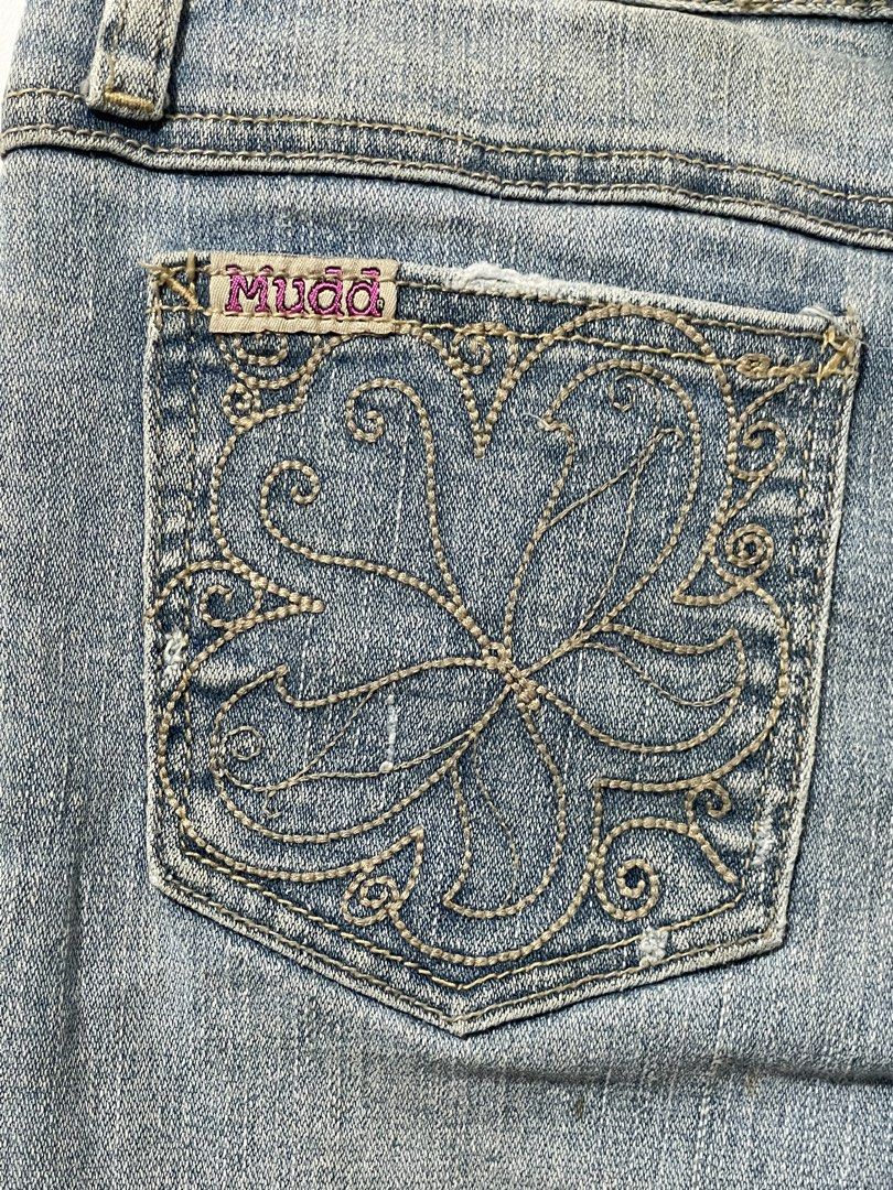 Y2K Mudd Girls Capri Pants (Category: Other Bottoms) located in Tuguegarao City. Submitted by ziggerryy (Listing ID 1466400494, Image 3). Description: No flaws. No holes W24-26 L24 Super nice din ‼️PASS TO LOWBALLERS‼️.