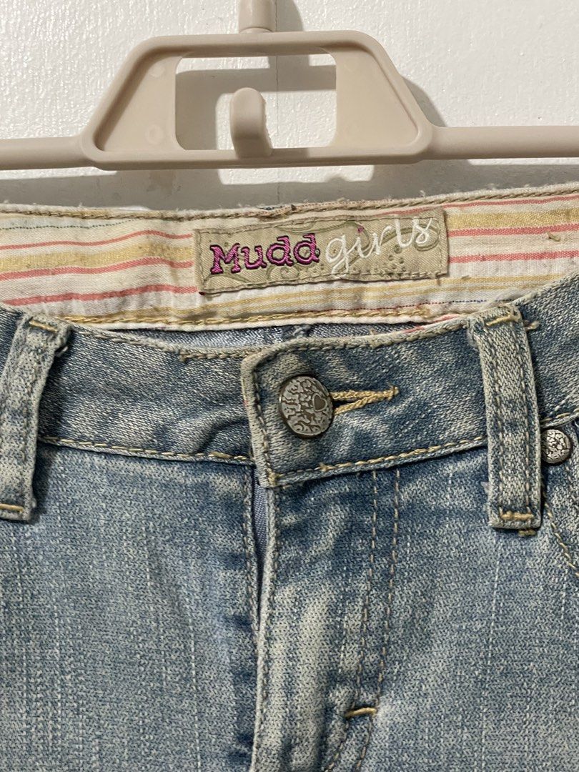 Y2K Mudd Girls Capri Pants (Category: Other Bottoms) located in Tuguegarao City. Submitted by ziggerryy (Listing ID 1466400494, Image 2). Description: No flaws. No holes W24-26 L24 Super nice din ‼️PASS TO LOWBALLERS‼️.