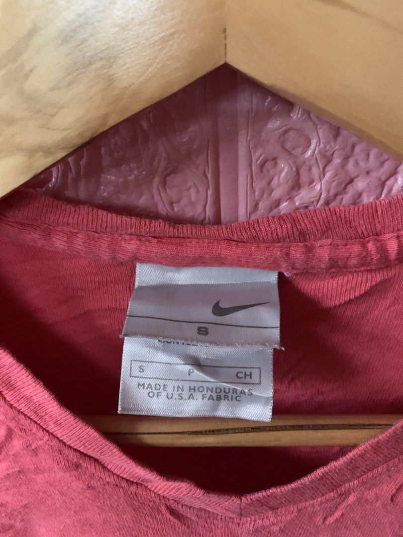Y2K Nike (Category: Shirts) located in Kabacan. Submitted by mansourrrrrr (Listing ID 1466434012, Image 2). Description: Y2K Nike Size: Small Excellent Condition No issue.