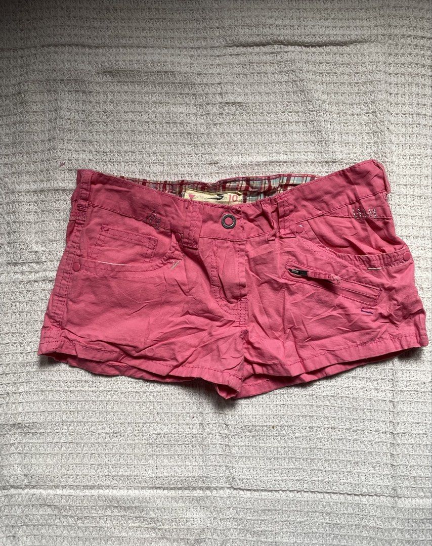 y2k pink low rise shorts (Category: Shorts) located in Meycauayan. Submitted by fae.trove (Listing ID 1466393357, Image 1). Description: size 30.