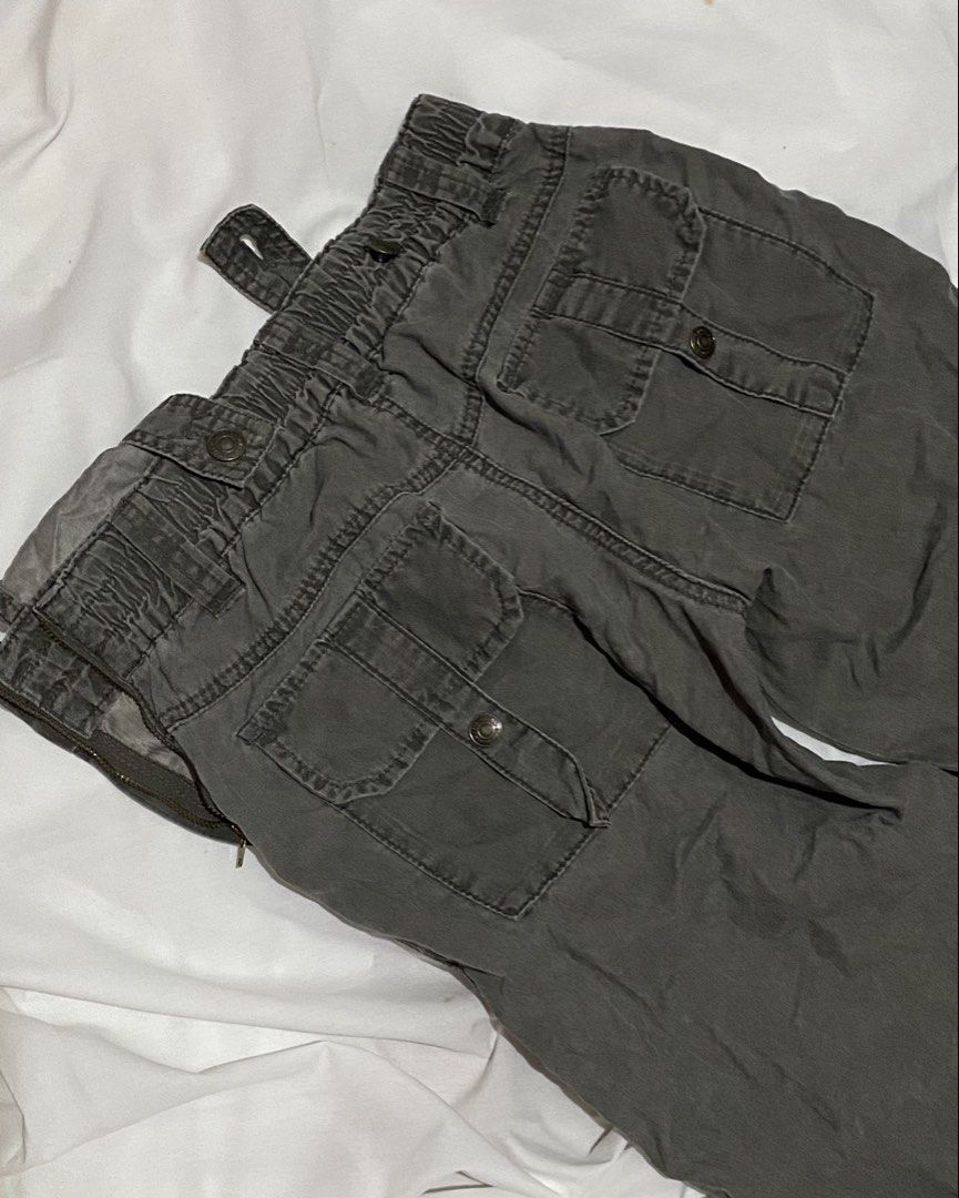 Y2K UTILITY CARGO OVERALLS (Category: Jumpsuits) located in Pasig City. Submitted by thriftbycelle (Listing ID 1466395745, Image 3). Description: the ultimate comfy layer! features a washed dark charcoal grey tone, front bib pocket, brass metal hardware, and cuffed ankles for a cute slouchy fit. perfect for pairing with a basic baby tee or an oversized hoodie! 𐙚 Brand: No Brand Tag 𐙚 Size: M 𐙚 Condition: 9.2/10 (beautifully faded utility wash,