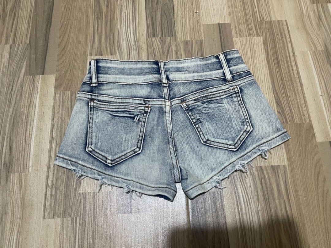 Y2k Vintage Low-rise Micro Shorts (Category: Shorts) located in San Pedro. Submitted by r.vynarchive (Listing ID 1466550364, Image 2). Description: Size 23-24 Length 7.3 Good condition| Washed & Ready to Wear —DM for deets.