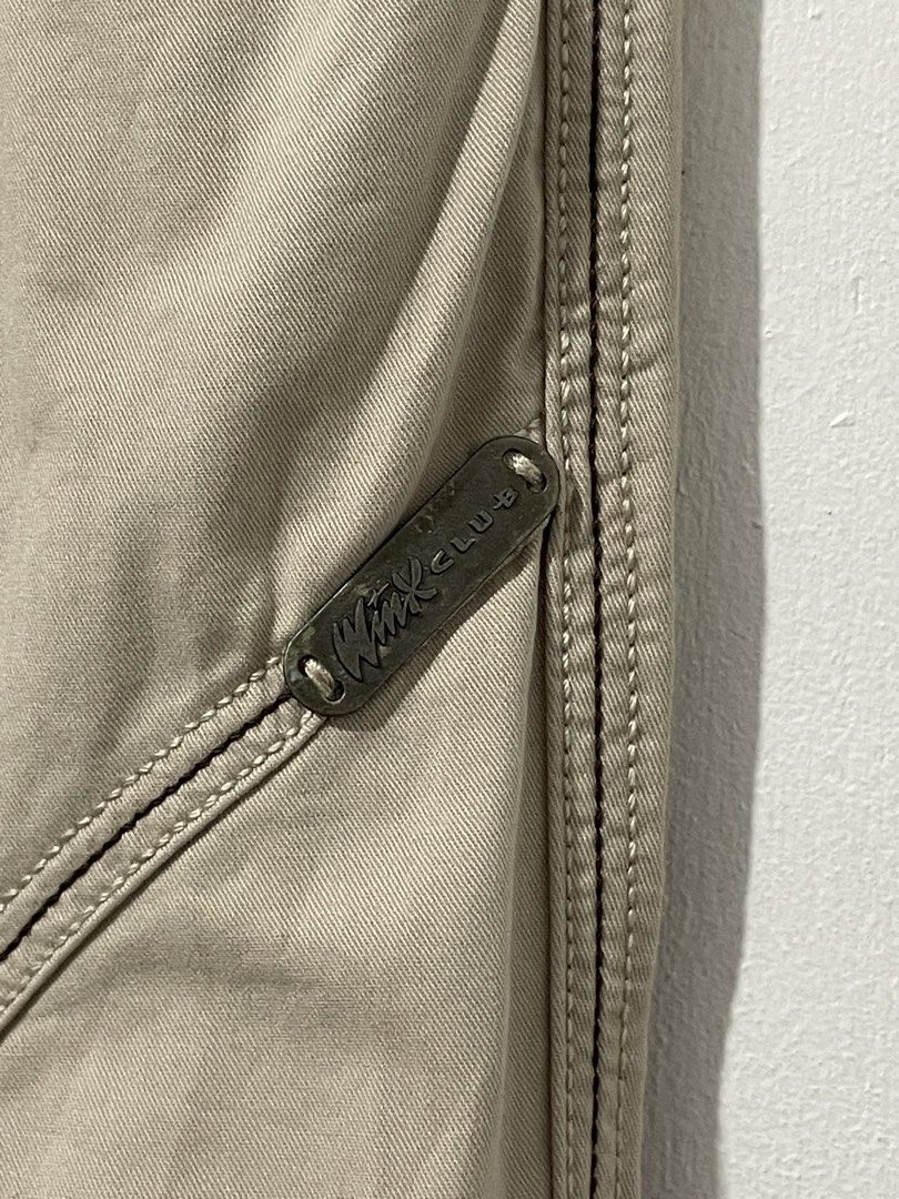 Y2K Winx Cargo Capri Pants (Category: Other Bottoms) located in Tuguegarao City. Submitted by ziggerryy (Listing ID 1466401519, Image 2). Description: Minimal flaw(adjustable rope medj loose na but still working). No holes Size 12 on tag(this is for petite) Comes with a belt po W26-27 L32 ‼️PASS TO LOWBALLERS‼️.