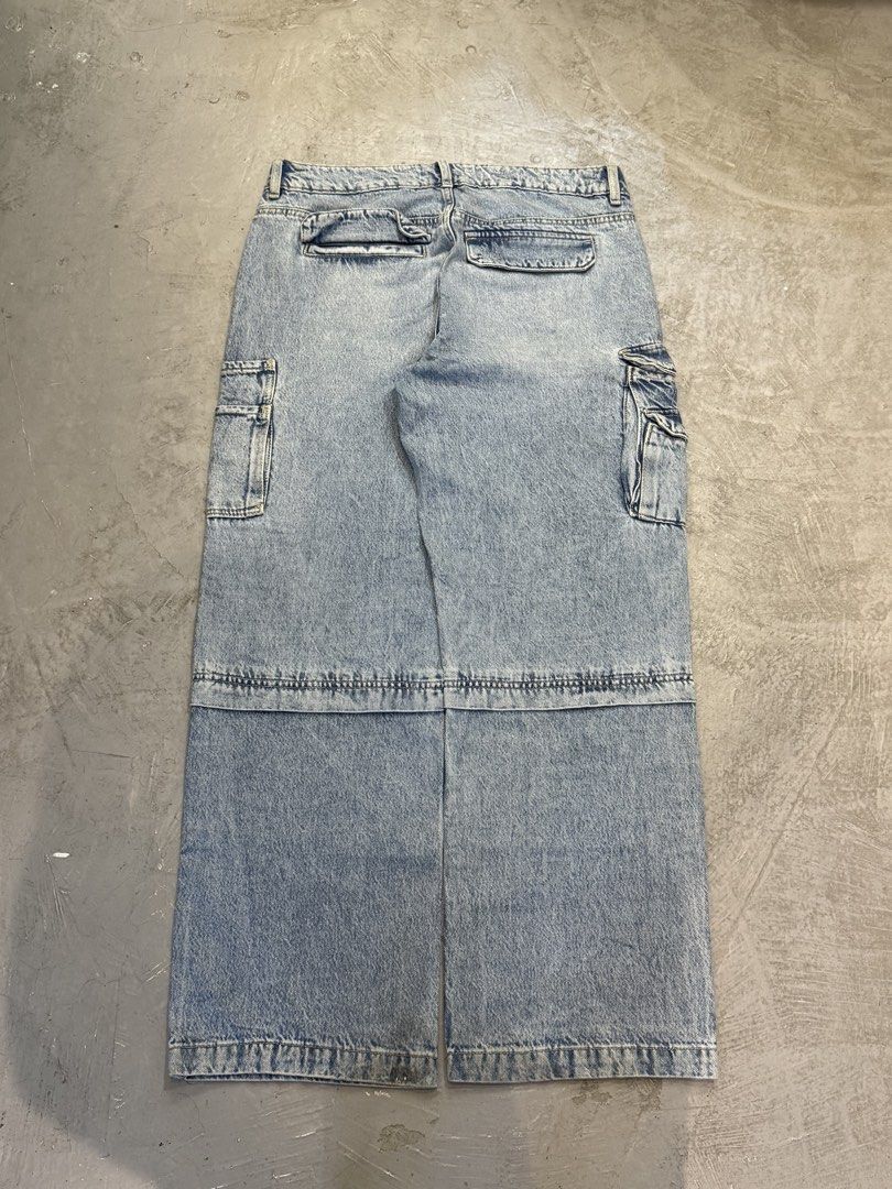 y2k-Style multi-pocket denim cargo (Category: Jeans) located in Manila. Submitted by blackhearted28 (Listing ID 1466441405, Image 3). Description: y2k-Style multi-pocket denim cargo Width (34) Length (41) Leg opening (10) .