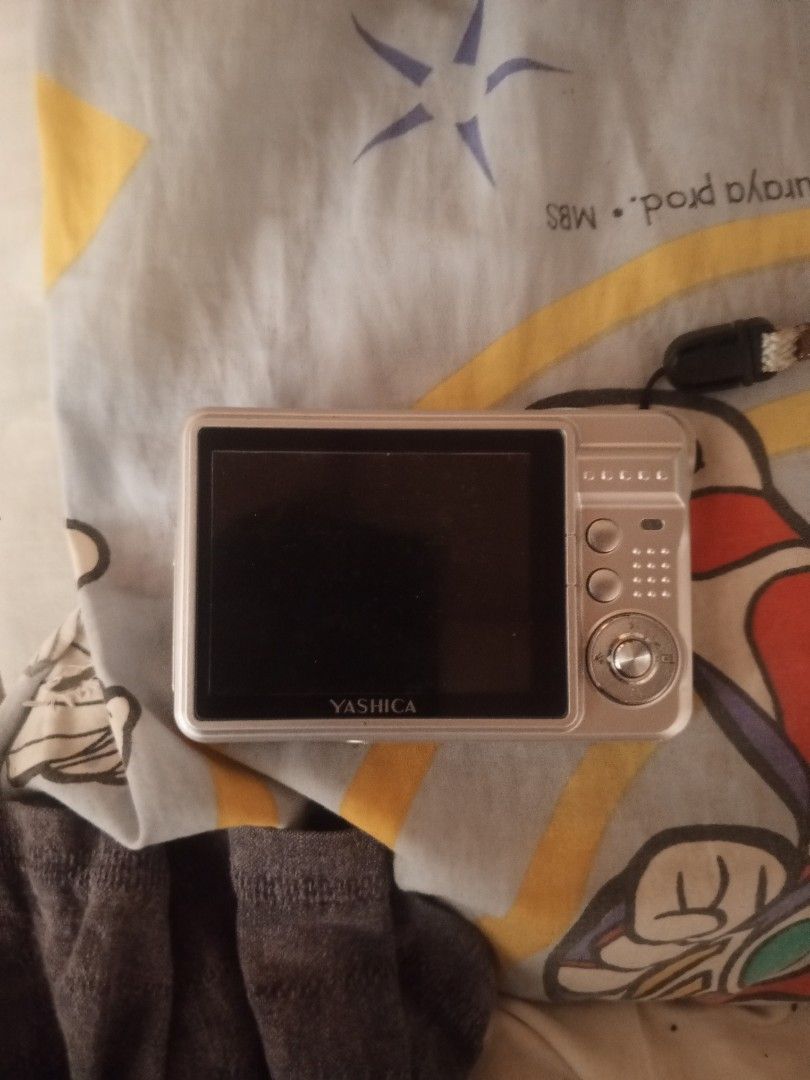 Yashica Digicam (Category: Cameras) located in Manila. Submitted by fasteagle.bd497c (Listing ID 1466388125, Image 2). Description: No batteries only, and no other issues. just message me kung interested..