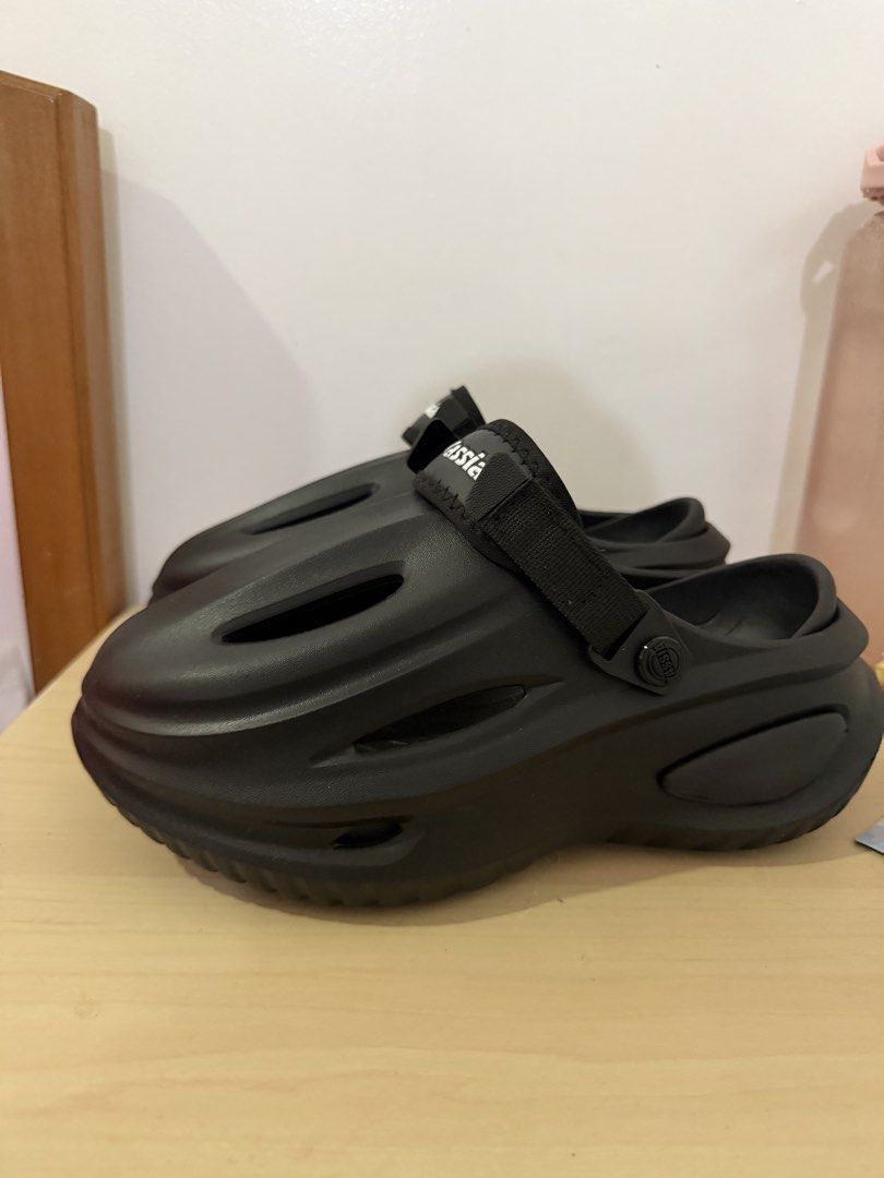 Yassia ‼️488 (Category: Slippers & Slides) located in Tuguegarao City. Submitted by abs_reyes (Listing ID 1466423972, Image 1). Description: LIKE NEW‼️ No Issue at all, NEED CASH! Check my reviews! For only 488 never been used! Legit seller Since 2015 ❤️‍🔥❤️‍🔥❤️‍🔥 Payment through Gcash, Shipping through Jnt express or your preferred courier! Check the size in the picture 38-39 245CM PM LANG BOSS! FOR DELIVERY ONLY!.