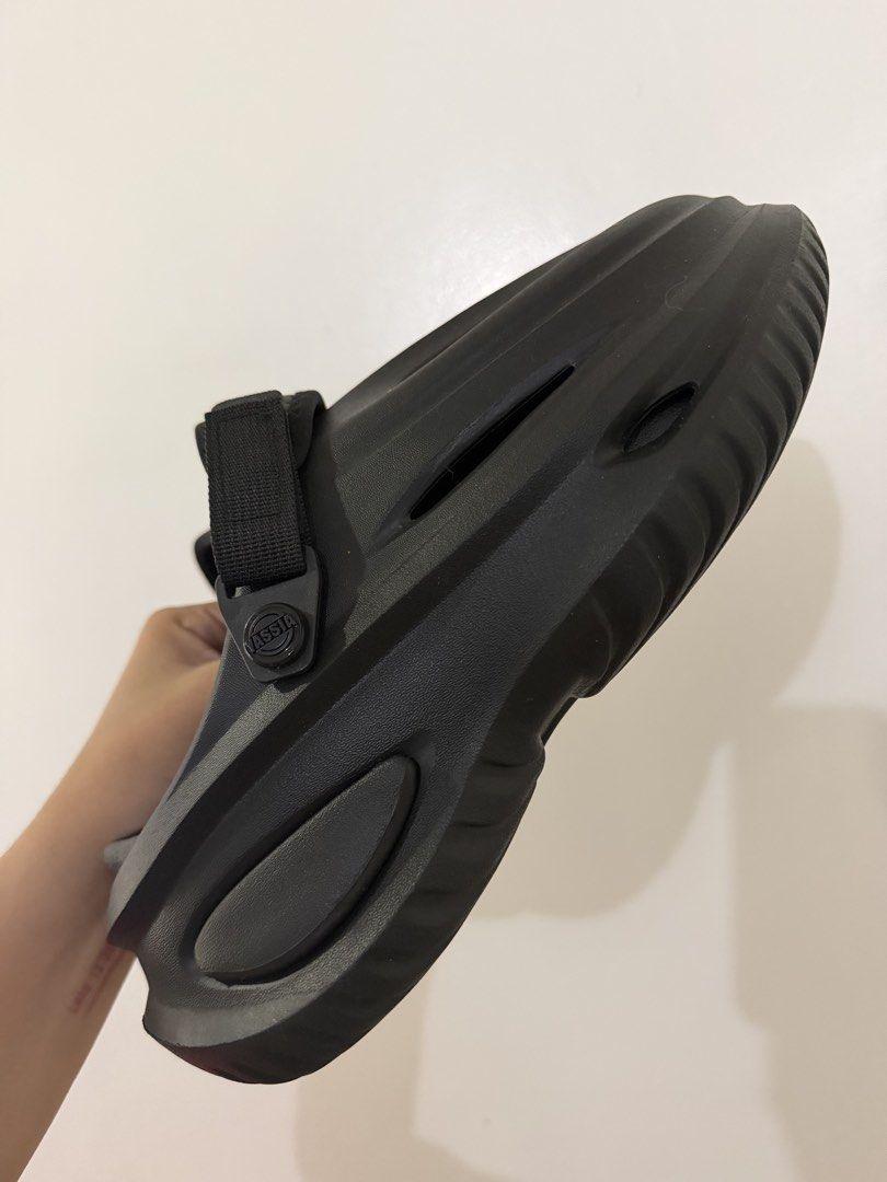 Yassia ‼️488 (Category: Slippers & Slides) located in Tuguegarao City. Submitted by abs_reyes (Listing ID 1466423972, Image 2). Description: LIKE NEW‼️ No Issue at all, NEED CASH! Check my reviews! For only 488 never been used! Legit seller Since 2015 ❤️‍🔥❤️‍🔥❤️‍🔥 Payment through Gcash, Shipping through Jnt express or your preferred courier! Check the size in the picture 38-39 245CM PM LANG BOSS! FOR DELIVERY ONLY!.