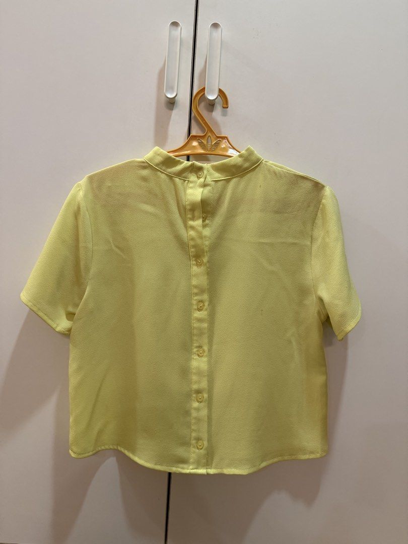 Yellow cropped high neck top (Category: Blouses) located in Quezon City. Submitted by hazpreloved (Listing ID 1466417894, Image 2). Description: GTW Fab Yellow cropped high neck top Size S Discounts for bulk orders Tags: shein, mango, pull & bear, h&m, cotton on.