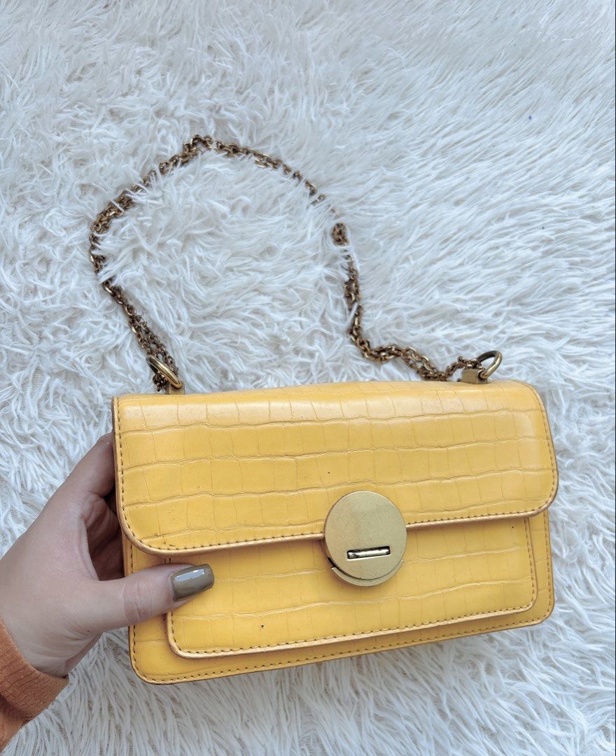 Yellow sling bag (Category: Shoulder Bags) located in Tayabas. Submitted by hey_itsmela (Listing ID 1466372267, Image 2). Description: .