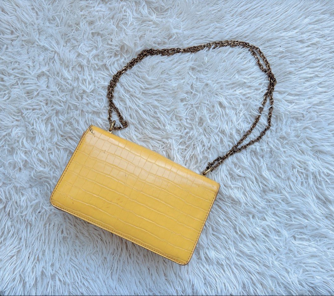 Yellow sling bag (Category: Shoulder Bags) located in Tayabas. Submitted by hey_itsmela (Listing ID 1466372267, Image 3). Description: .