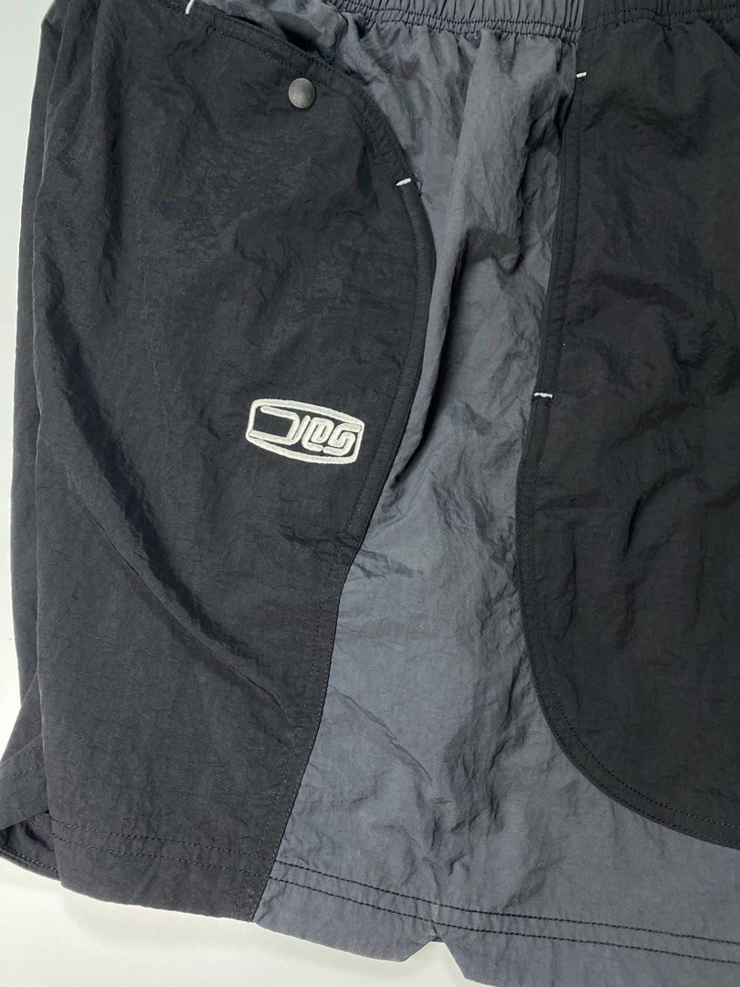 Yeseyesee Nylon Short (Category: Shorts) located in Bago City. Submitted by johnpaul_gidlayan (Listing ID 1466406281, Image 3). Description: Yeseyesee Short Item Details Size: 30-36 (Streatch) Lenght: 18 Leg opening: 13 Rise: 13 Condition: Excellent condition (needwash) Color Rate: 9.5/10 Flaws: None (Item color vary due to lighting) — Price: 650+sf.