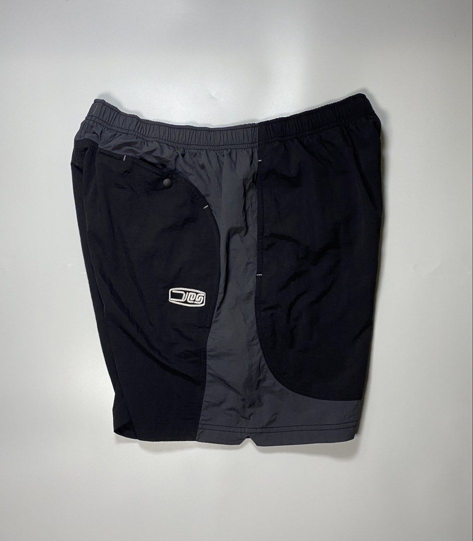 Yeseyesee Nylon Short (Category: Shorts) located in Bago City. Submitted by johnpaul_gidlayan (Listing ID 1466406281, Image 1). Description: Yeseyesee Short Item Details Size: 30-36 (Streatch) Lenght: 18 Leg opening: 13 Rise: 13 Condition: Excellent condition (needwash) Color Rate: 9.5/10 Flaws: None (Item color vary due to lighting) — Price: 650+sf.