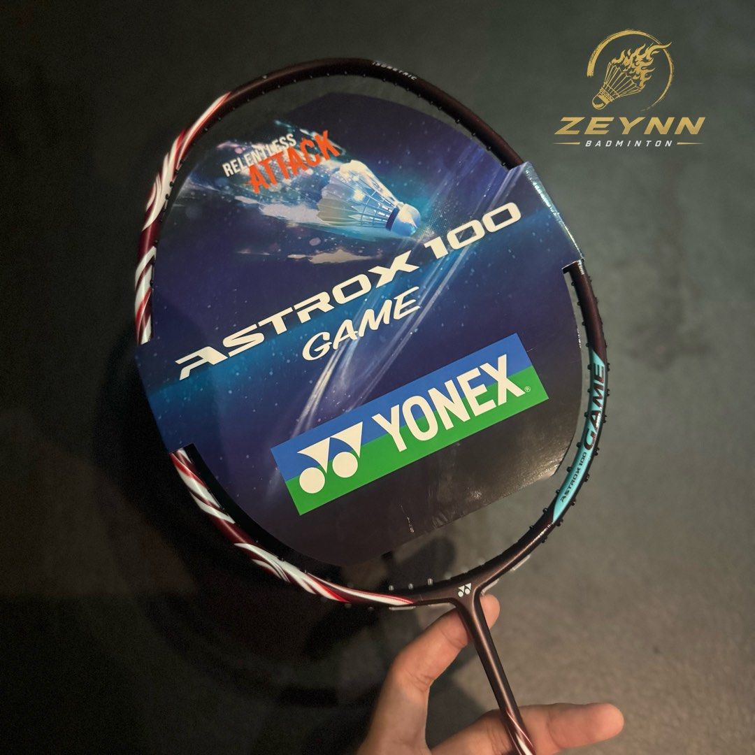 Yonex Astrox 100 GAME ( Kurenai ) - Authentic / Original (Category: Racket and Ball Sports) located in Las Pinas. Submitted by lvespinaa (Listing ID 1466417228, Image 2). Description: ‼️AVAILABLE ONHAND : YONEX ASTROX 100 GAME KURENAI‼️ Featuring a powerful attacking setup that’s still easy to handle. 👀 With a head-heavy balance and medium flex, it gives you extra power without feeling too demanding to swing! 🔥 NOW AVAILABLE AT ZEYNN BADMINTON 