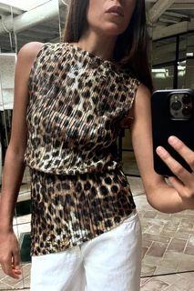 (Category: ) located in . Submitted by shopinmycloset_88 (Listing ID 1466480564, Image 1). Description: .