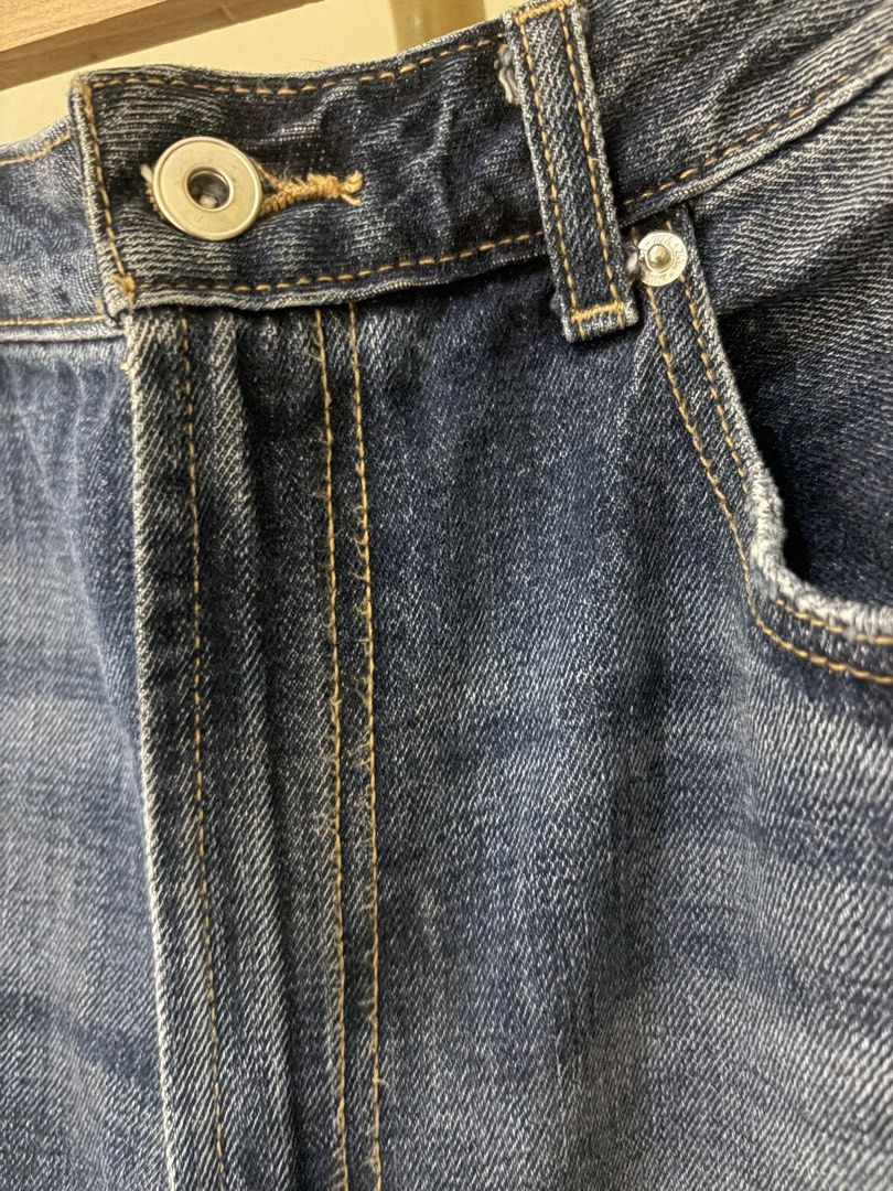 Zara barrel jeans (Category: Announcements) located in Mandaluyong City. Submitted by rachel.cadiz (Listing ID 1466450397, Image 2). Description: Originally P2795 (new collection) selling low 1299 Trendy Very nice fit Used only once in excellent condition Fits 27-28 Eur 36 usa4 mex28.