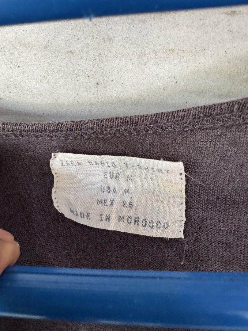 Zara Basic (Category: Shirts) located in Tumpat. Submitted by deqla2727 (Listing ID 1466357714, Image 3). Description: Zara Basic saiz M pit16 lbuh24 bhu13.5 cndn9/10 call,wsap0129636410 c43.