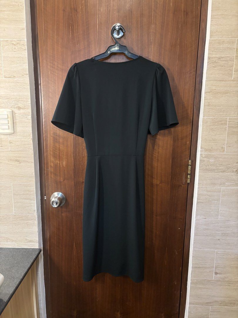 Zara Basic Collection Dark Green Dress (Category: Dresses) located in Muntinlupa City. Submitted by juliegarcia (Listing ID 1466443275, Image 3). Description: 🚢 Shipping fee not included. 💸 Price negotiable. 💌 DM for more photos & info. .
