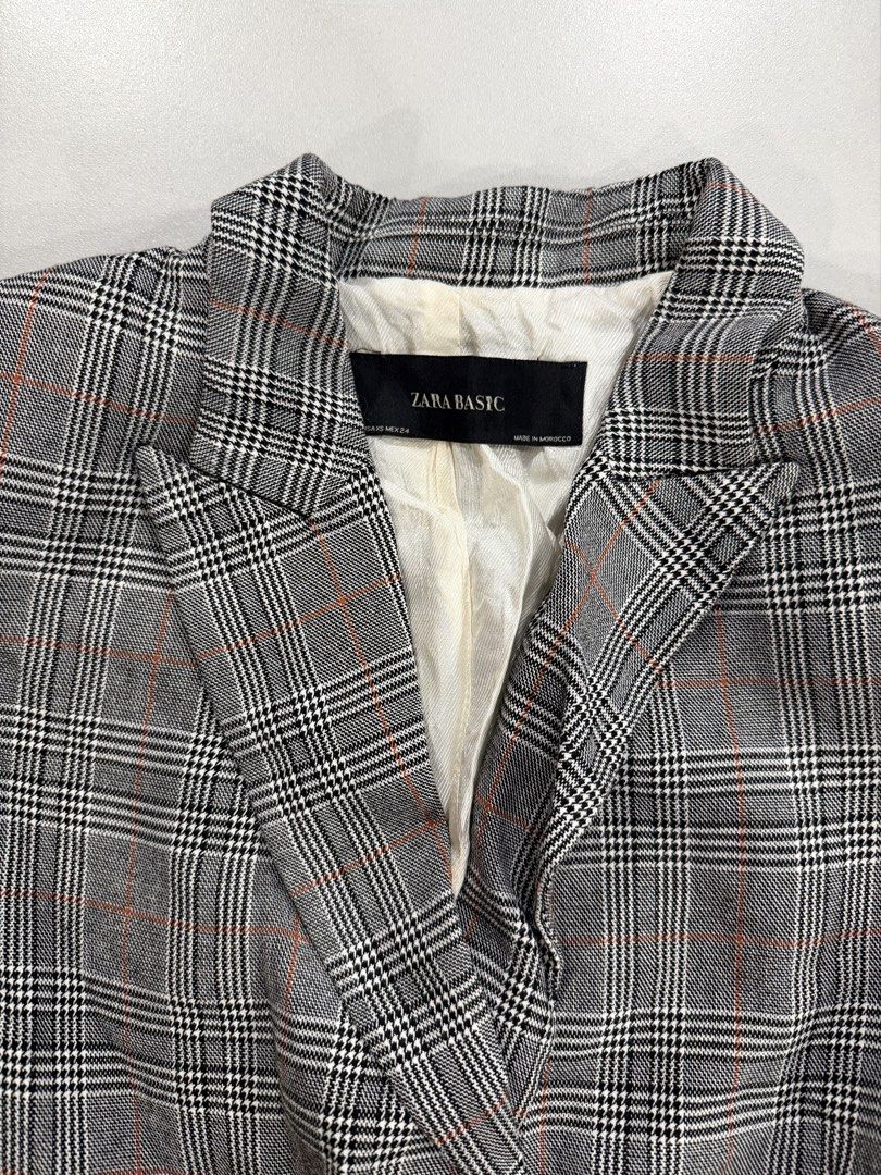 Zara Basic glen plaid double-breasted blazer (Category: Coats, Jackets and Outerwear) located in Quezon City. Submitted by jdmc16 (Listing ID 1466356688, Image 3). Description: .