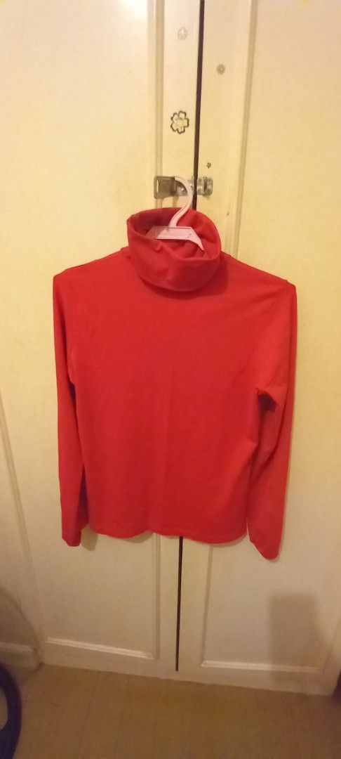 Zara Basics Red Turtleneck Sweater Size L (Category: Longsleeves) located in Binangonan. Submitted by everythingmustgo78 (Listing ID 1466402981, Image 1). Description: - Brand: Zara Basics - Color: Bright red - Size: Large - Origin: Made in Spain - Style: Long sleeves, turtleneck, standard pullover fit - Condition: Clean, solid color, easy to match with jackets or wear solo bought in Zara kuwait.