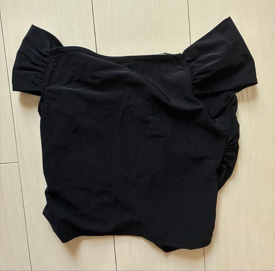 Zara Black Ruched Sleeveless Top Size Medium (Category: Sleeveless) located in Quezon City. Submitted by cabs. (Listing ID 1466464511, Image 2). Description: Size SMALL SOLDDD Size Medium AVAILABLE✨ LAST PRICE POSTED.