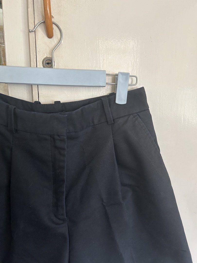 Zara Black Tailored Shorts (Category: Shorts) located in Quezon City. Submitted by onthehanger_ph (Listing ID 1466361523, Image 2). Description: Zara black tailored shorts in size S (EUR/USA S, MEX 26). Features a pleated front, side pockets, belt loops, and a back flap pocket Made in Spain A versatile staple for both casual and smart outfits..