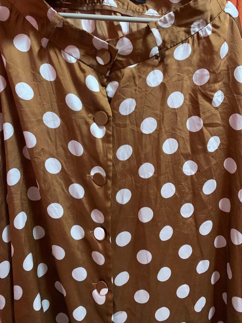 Zara Brown Polka Dot Button-Down Midi Skirt Size S (Category: Skirts) located in Minglanilla. Submitted by idyllic419 (Listing ID 1466495221, Image 3). Description: - Brand: Zara - Style: Brown midi skirt with white polka dots and front button-down closure - Size: EUR S / USA S / MEX 26 - Details: Features matching fabric buttons and waistband with belt loops - Material: Lightweight, flowy, and comfortable RFS: Too small, never been worn Function