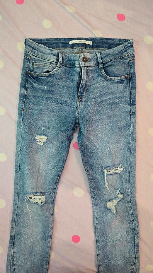 ZARA Denim pants (Category: Jeans) located in Cebu City. Submitted by kitty_12345_ (Listing ID 1466463985, Image 1). Description: - Brand: Zara Trafaluc - Style: Mid-rise distressed denim jeans - Color: Light blue wash - Size: EUR 36 / USA 04 / MEX 26 MOD: lbc, maxim (cebu area) MOP: gcash, mari, maya, gotyme Meetup: Parkmall.