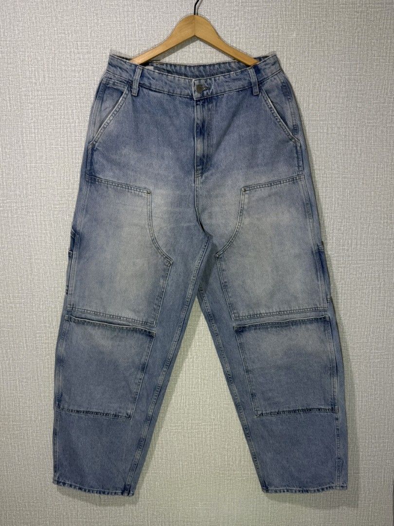 ✅Zara Double Knee Carpenter Pants (Category: Jeans) located in Dumaguete. Submitted by good_stuff_dgte (Listing ID 1466444264, Image 2). Description: ✅Zara Double Knee Carpenter Pants -₱1500 -Size 31 on tag pero 32 sa measuring tape -Thigh: 14 -Lenght: 43.5 -Leg opening: 9.5 -Issue: minimal sign of usage lang sa hem.