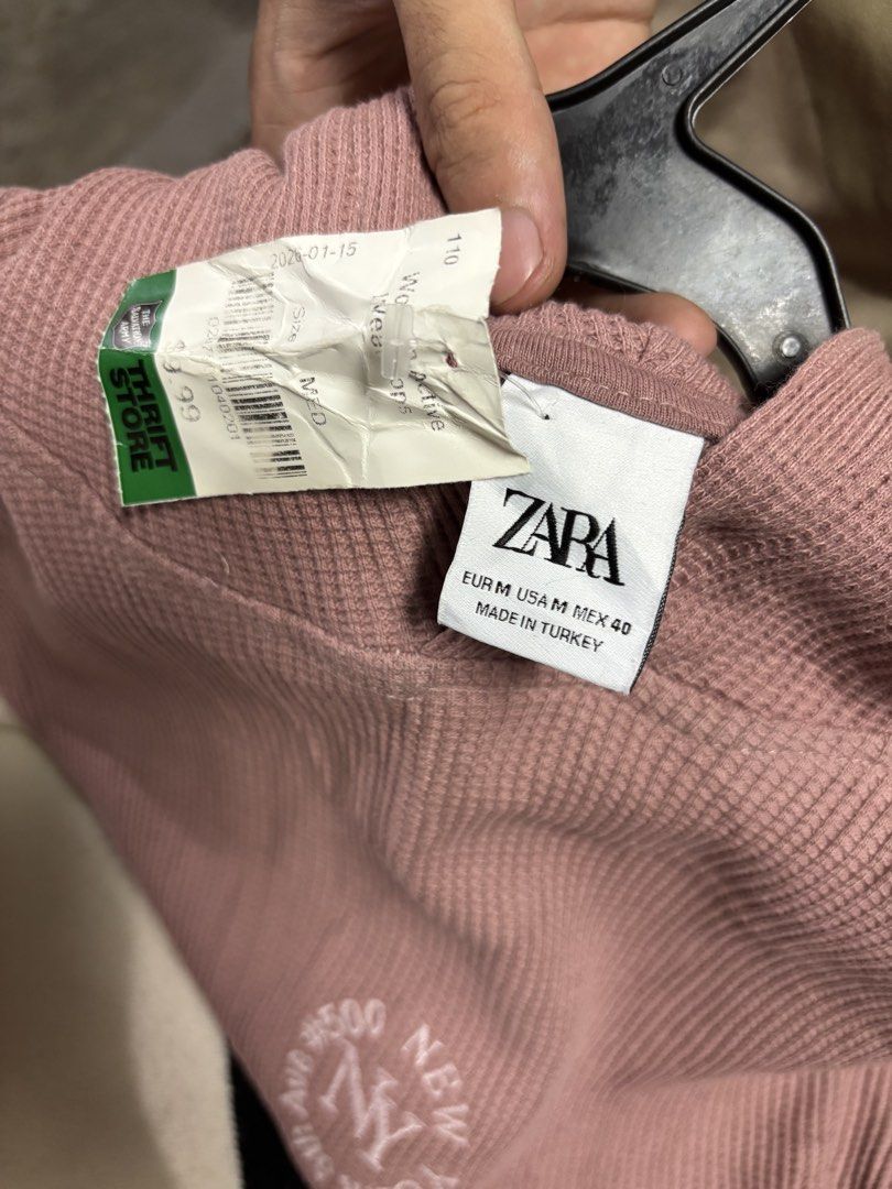ZARA hoodie jacket (Category: Coats, Jackets and Outerwear) located in Pila. Submitted by isabelasthriftclothes (Listing ID 1466476476, Image 2). Description: .