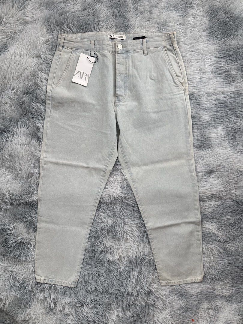 Zara Loose Cropped Jeans (Category: Jeans) located in Taguig. Submitted by mrwickjohn67 (Listing ID 1466453182, Image 2). Description: Deadstock condi with hangtag No issue Can be unisex imo Size: (in inches) Waistline: 32-34, Length: 37, Crotch: 14.5 Hem: 6.