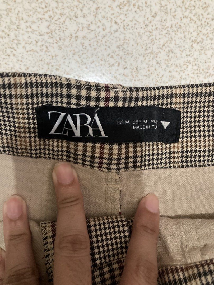 Zara Plaid Shorts Size M (Category: Shorts) located in Pasay City. Submitted by daisuki.x0x0 (Listing ID 1466561449, Image 2). Description: - Brand: Zara - Size: Medium - Color: Brown and beige plaid - Fit: Mid-rise with front button closure and belt loops - Details: Large front patch pockets - Origin: Made in Turkey - Condition: Great autumn staple, versatile and easy to style.
