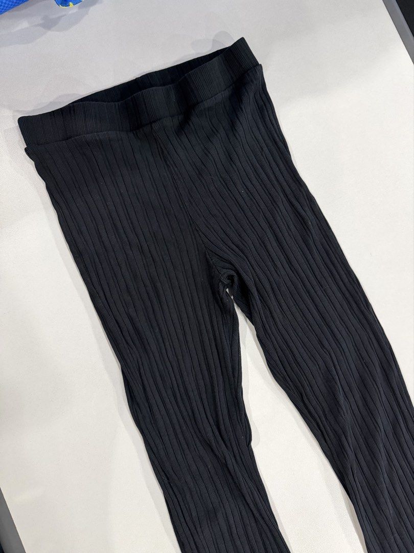 Zara Ribbed Flare Pants (Category: Other Bottoms) located in Quezon City. Submitted by jdmc16 (Listing ID 1466352682, Image 2). Description: .