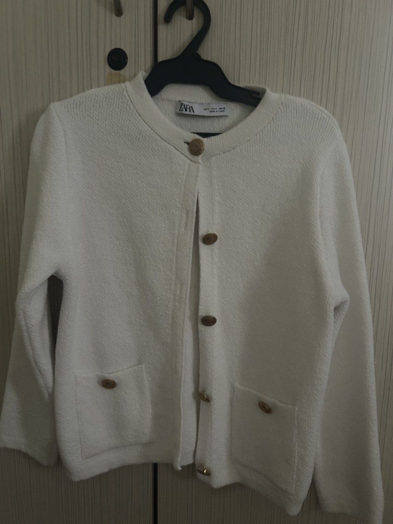 Zara white cardigan (Category: Others Tops) located in Manila. Submitted by jellyblly (Listing ID 1466383279, Image 1). Description: zara white cardigan with gold buttons size:small loc:mnl.
