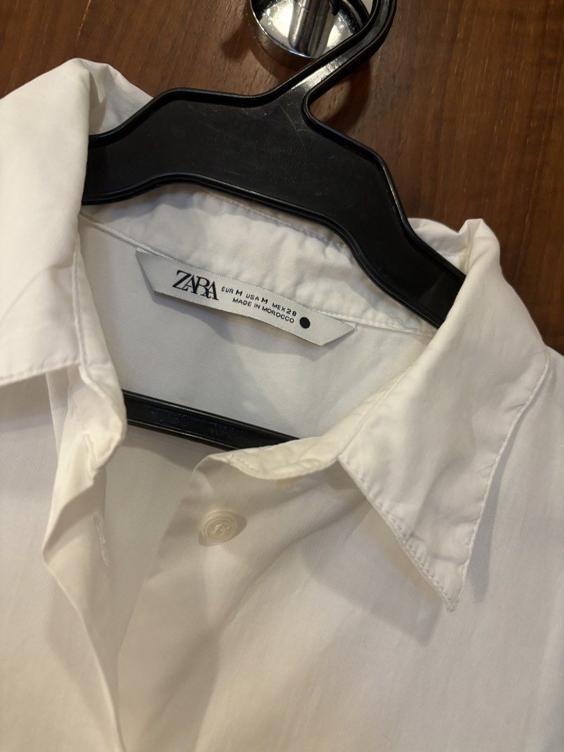 Zara White Sleeveless Button-Up Blouse (Category: Sleeveless) located in Muntinlupa City. Submitted by juliegarcia (Listing ID 1466440992, Image 2). Description: 🚢 Shipping fee not included. 💸 Price negotiable. 💌 DM for more photos & info. .