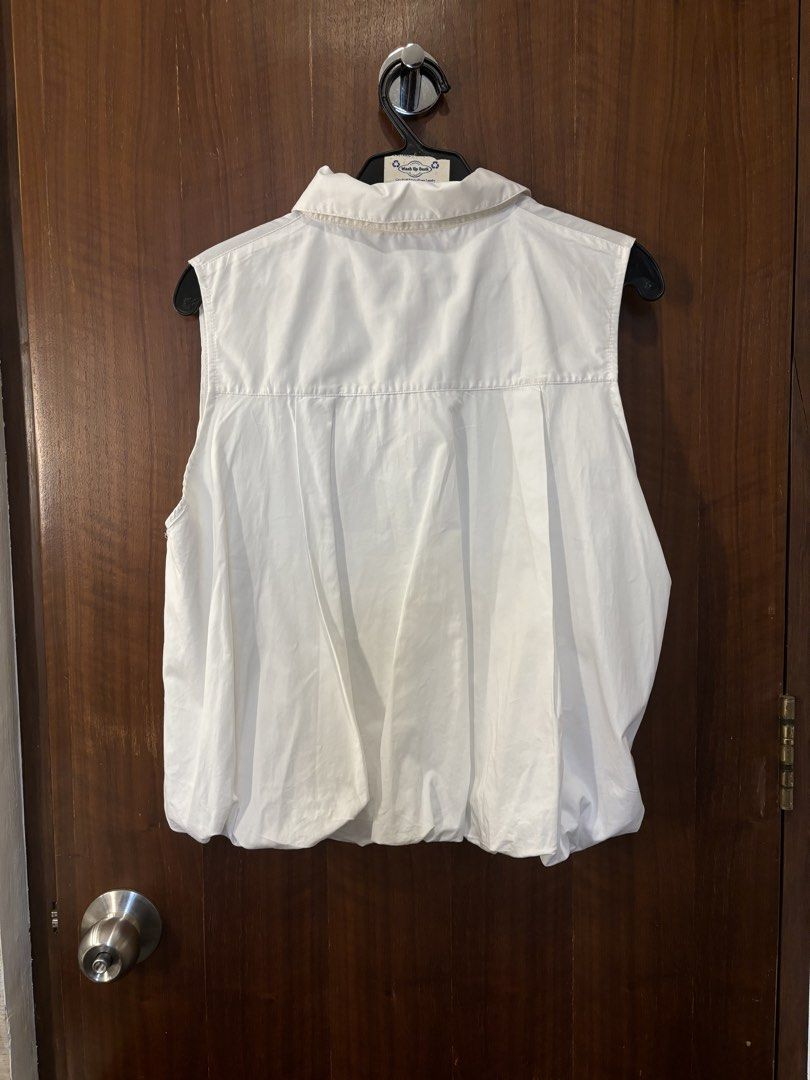 Zara White Sleeveless Button-Up Blouse (Category: Sleeveless) located in Muntinlupa City. Submitted by juliegarcia (Listing ID 1466440992, Image 3). Description: 🚢 Shipping fee not included. 💸 Price negotiable. 💌 DM for more photos & info. .