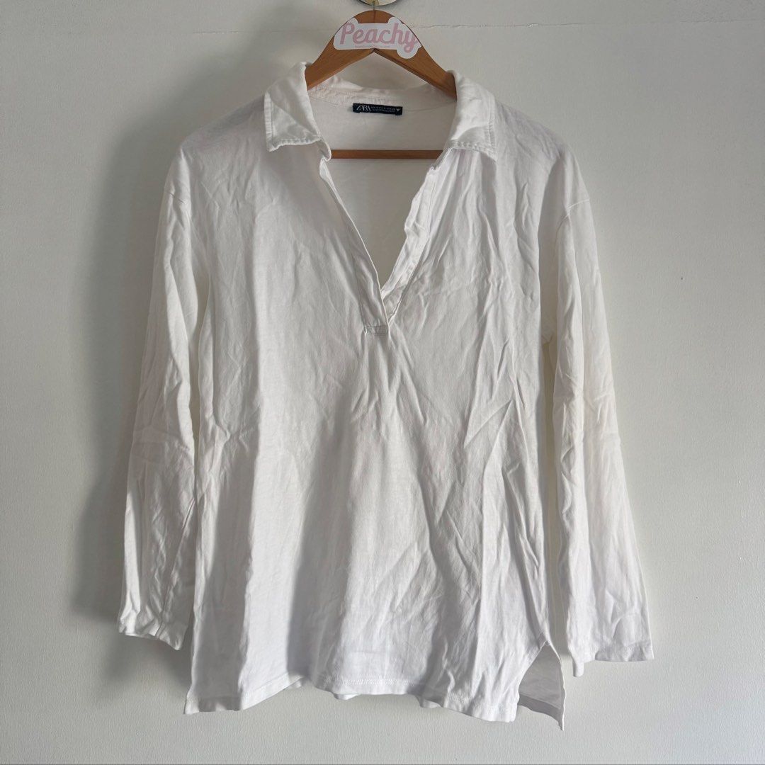 Zara white top (Category: Blouses) located in Manila. Submitted by apparella.ph (Listing ID 1466415519, Image 1). Description: 10/10 condition never worn na stock lng sa cabinet Super ganda and comfy/ soft knitted Bust: 38 Length:25 ☑️Everything is my Own preloved / BNWT/BNWOT ☑️ not thrifted/Ukay ☑️ malukot sa picture kasi na stock sa cabinet (tinatamad mag plantsa ✌️ ) ☑️Personal items ( usually bought in US/UK/JPN ) every year po ako nag aabro