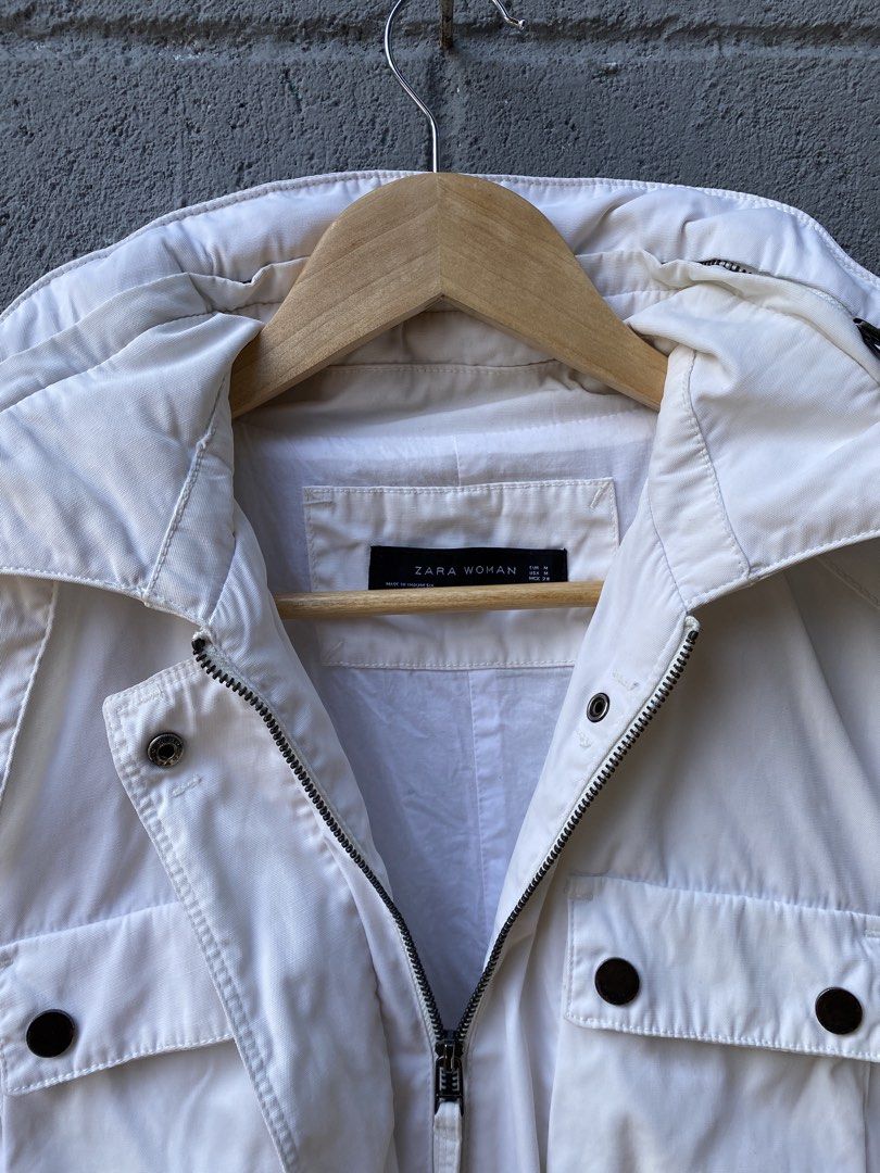 Zara Woman Utility Parka Jacket (Category: Coats, Jackets and Outerwear) located in Manila. Submitted by zefrylle_co (Listing ID 1466407730, Image 3). Description: - Good condition - Issue on last pic (Scratches) - Pacakble Hoodie - Ready to wear DM to purchase! .