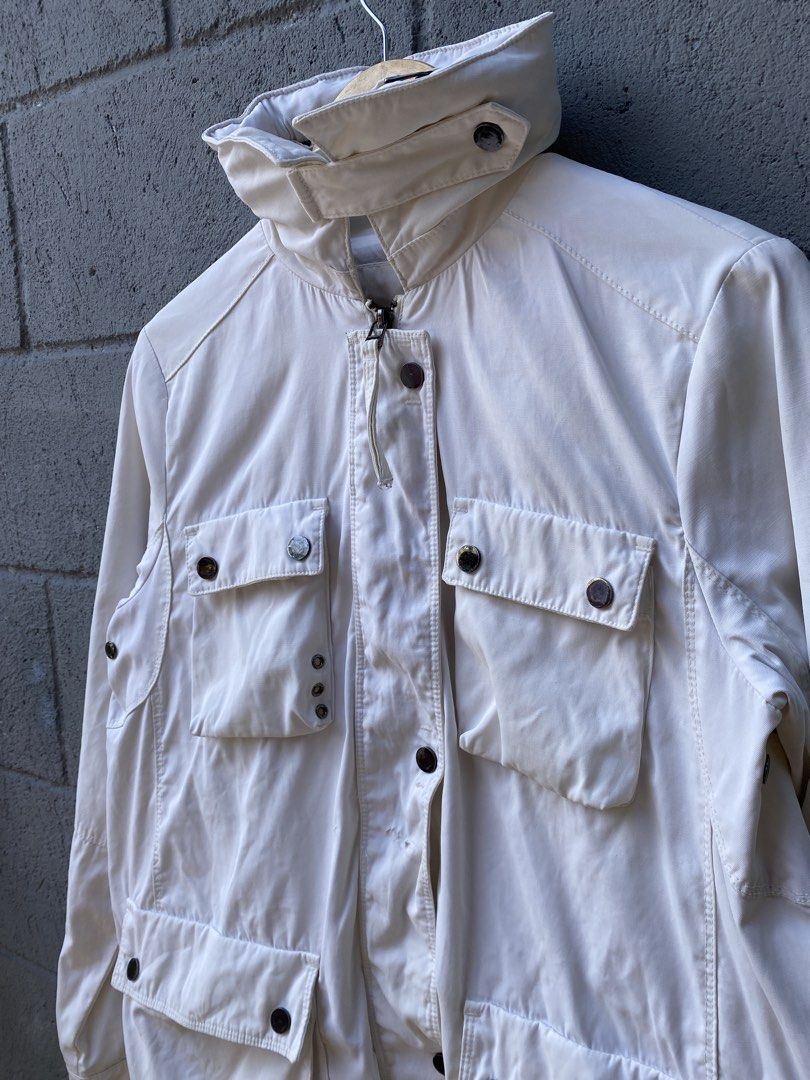 Zara Woman Utility Parka Jacket (Category: Coats, Jackets and Outerwear) located in Manila. Submitted by zefrylle_co (Listing ID 1466407730, Image 2). Description: - Good condition - Issue on last pic (Scratches) - Pacakble Hoodie - Ready to wear DM to purchase! .