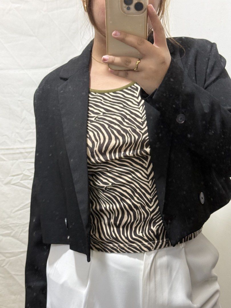 Zebra Print Scoop Neck Tank Top (Category: Sleeveless) located in Manila. Submitted by halsea (Listing ID 1466343169, Image 2). Description: best fit large.