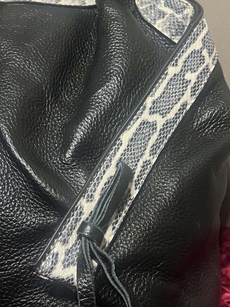 ZM Designer-Inspired Leather Tote Bag (Category: Purses & Pouches) located in Antipolo. Submitted by richsoulx (Listing ID 1466561969, Image 2). Description: ZM Designer-Inspired Leather Tote Bag Retail equivalent: $90 USD Selling because decluttering. Bag is in Very Good condition 8.5/10 DETAILS: - Material: Genuine leather exterior with snakeskin print trim - Interior: Full leopard print lining + zip pocket + zip closure - Size: Large tote. Fit