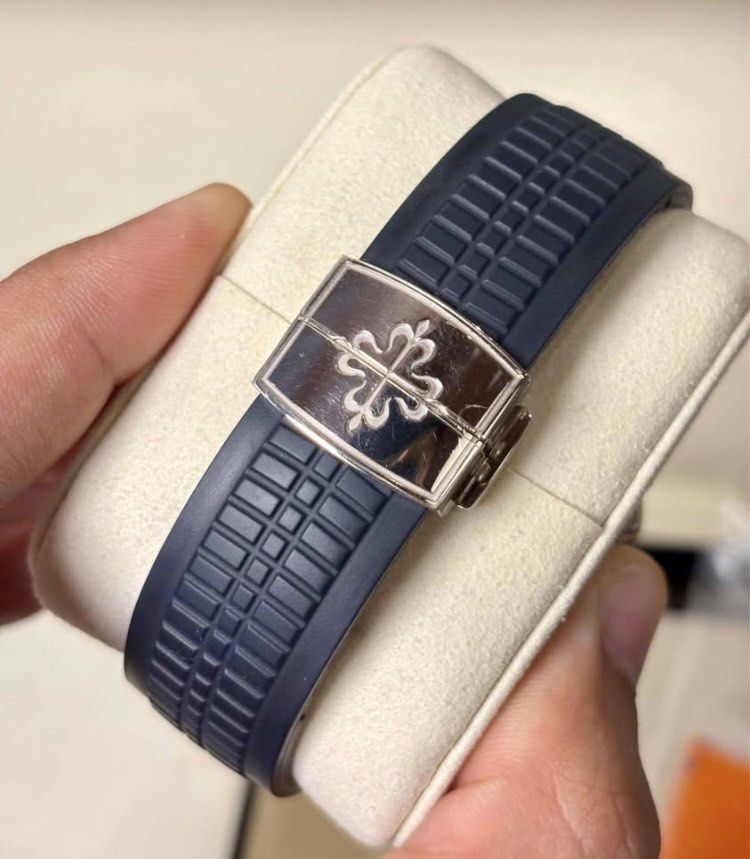 100% Authentic Patek Philippe AQUANAUT Watch⌚️ (Category: Luxury Watches) located in Cebu City. Submitted by luxurycollectionhouse (Listing ID 1466722443, Image 3). Description: Patek Philippe Aquanaut ✔️Chronograph. ✔️White Gold. ✔️5968G. ✔️42mm. ✔️2021. ✔️Complete Set. Condition: 9/10Excellent Condition). Price: P8,150,000🔥.